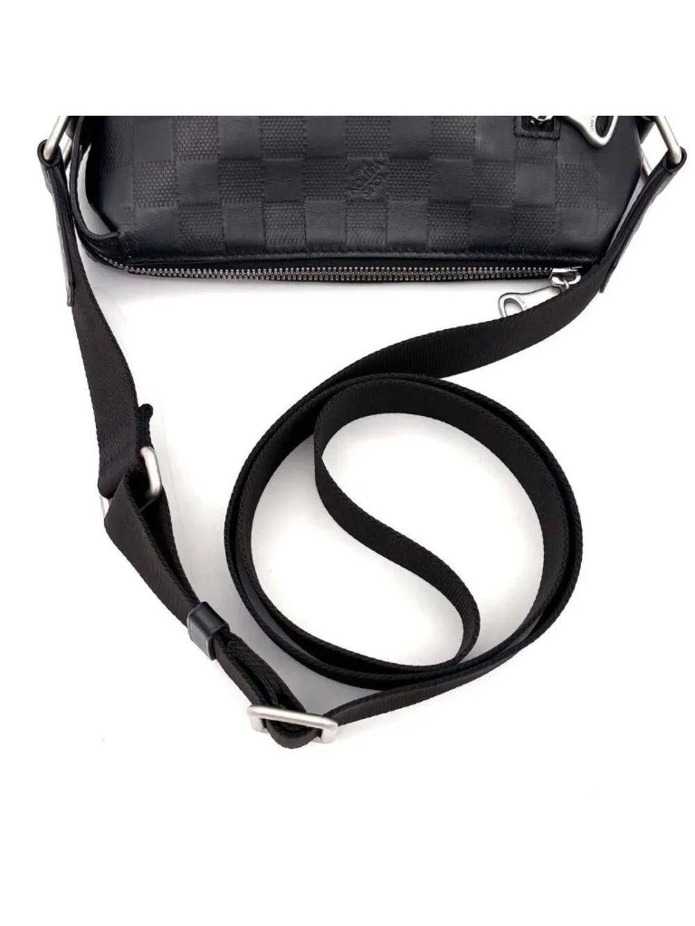 Louis Vuitton Damier Infini Discovery Messenger BB